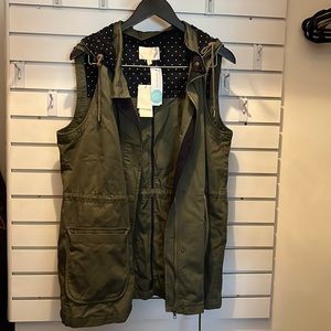 Green vest size xl new with tags